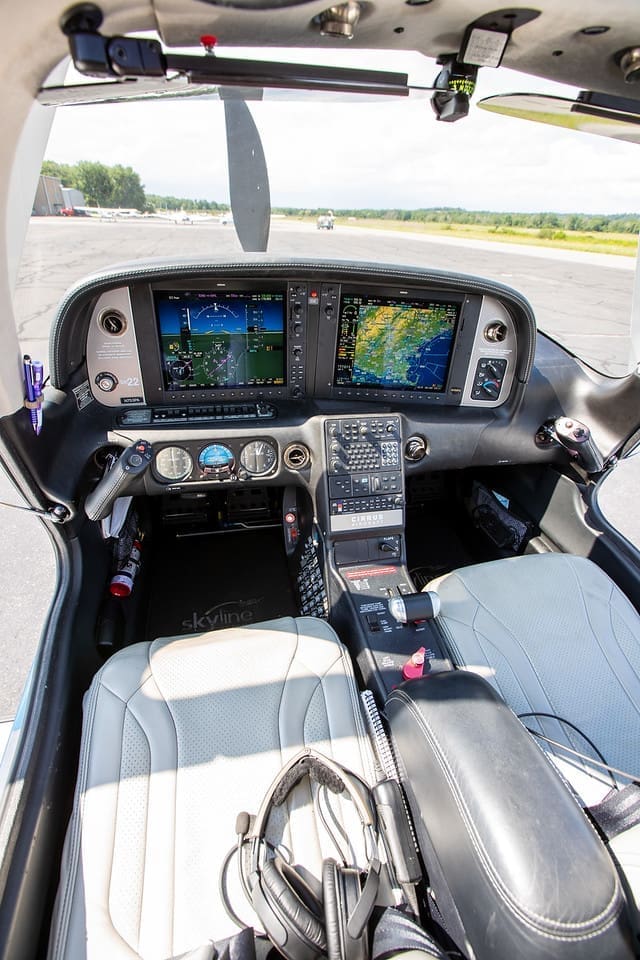 Skyline Flight Air Taxi Cirrus Aircraft Cockpit